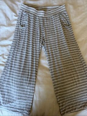 GapBody Stripped Wide-Leg Lounge Pants - Gray & White M
